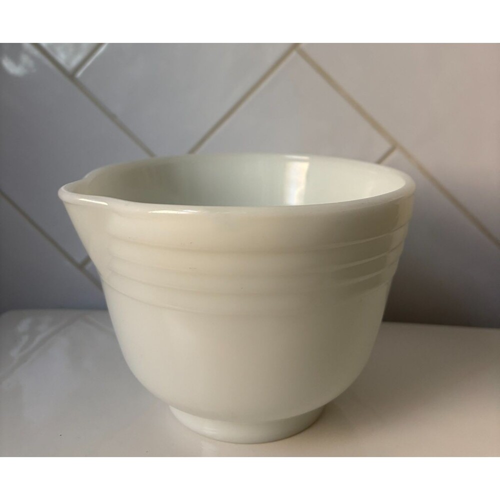 PYREX Milk Glass Mixing Bowl Vintage 40s Hamilton Beach White Pour Spout USA 21